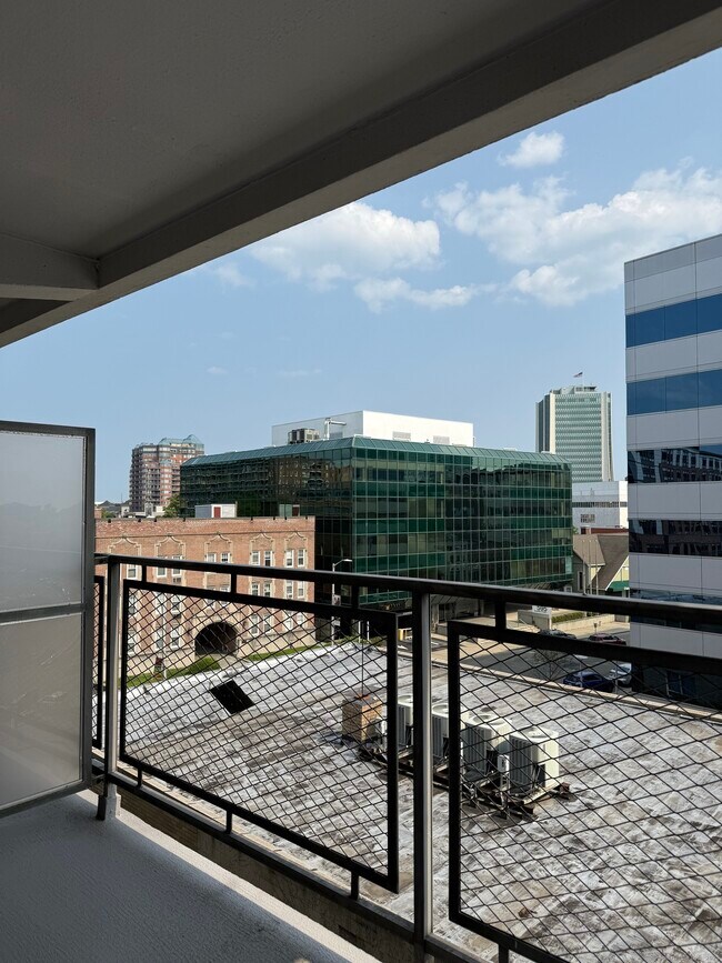 Building Photo - 700 Summer St