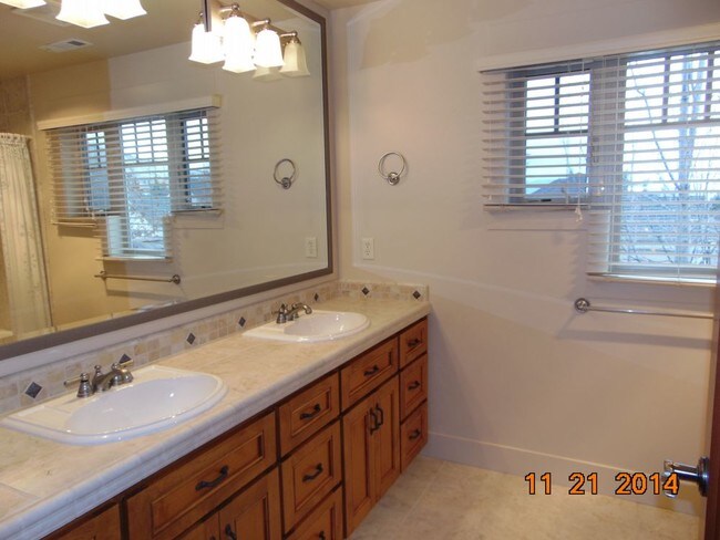 Building Photo - Immaculate Home In Saddle Ridge