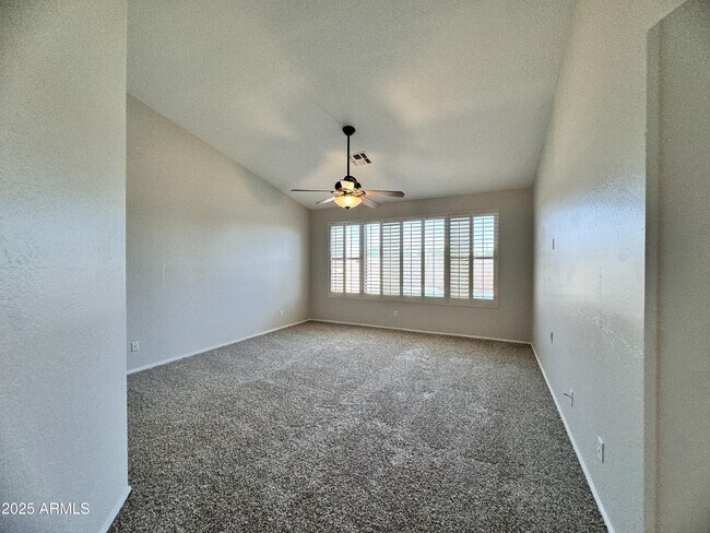 Building Photo - 673 S Peppertree Dr