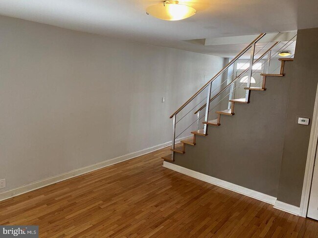 Building Photo - 111 Hermit St