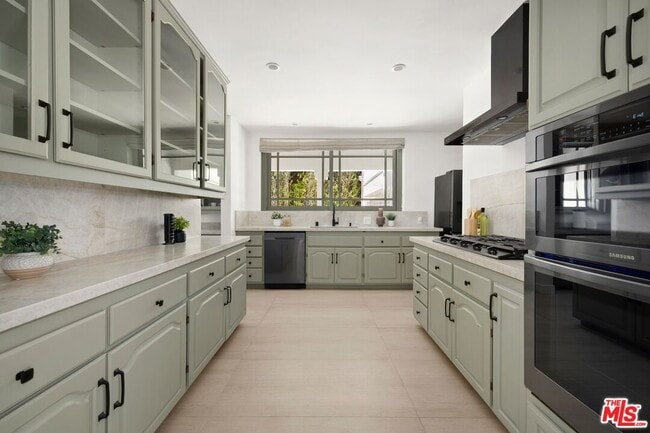 Building Photo - 712 N Rodeo Dr