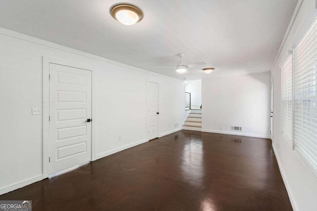 Building Photo - 4266 N Shallowford Rd