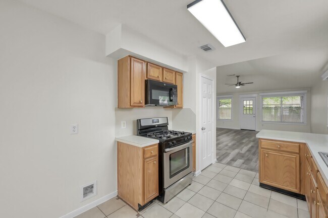 Building Photo - 28715 Fox Lynn Dr