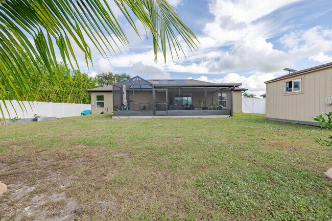 Building Photo - 2626 SW Monterrey Ln