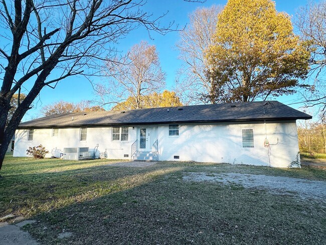 Building Photo - Stanton Main House