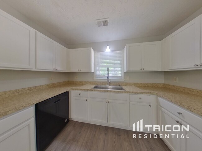 Building Photo - 125 Heritage Way