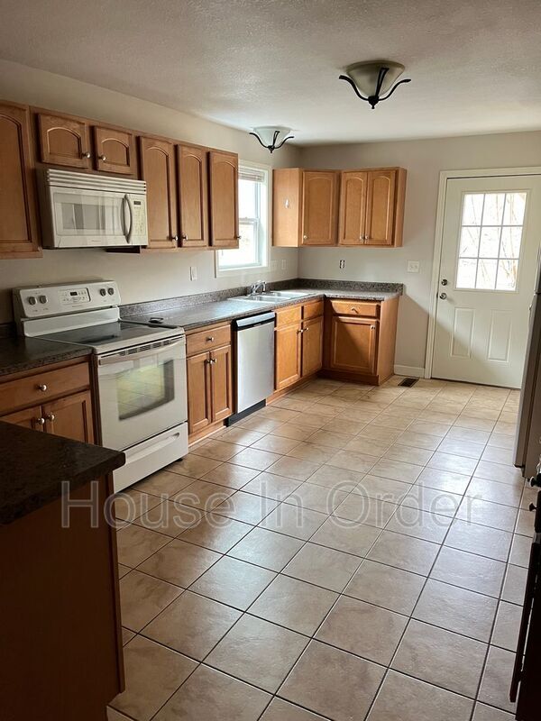 Building Photo - 15 Howards Row Pl