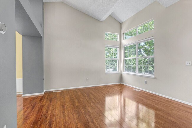 Building Photo - Spacious Home in Castle Rock