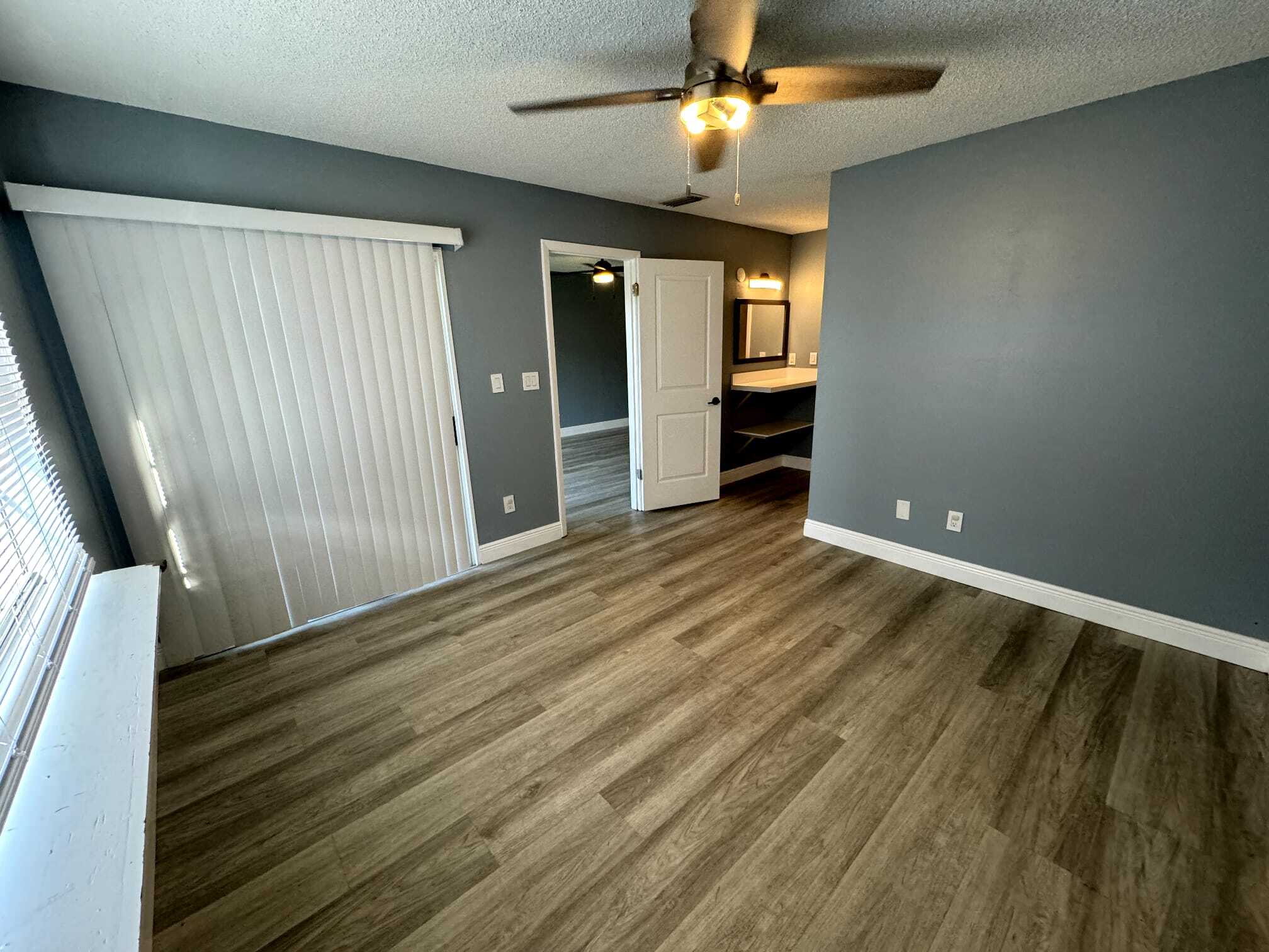 Building Photo - 313 Dirksen Dr