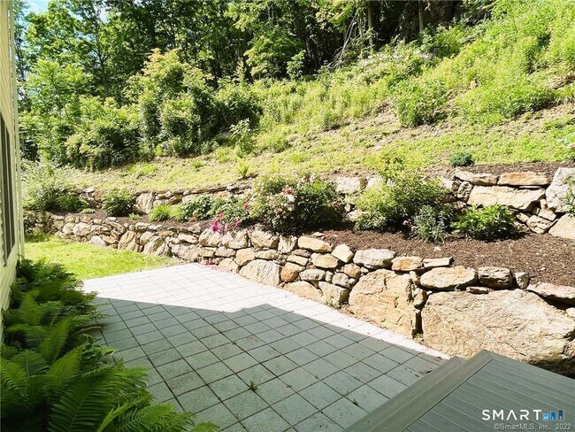 Building Photo - 71 Ledges Rd