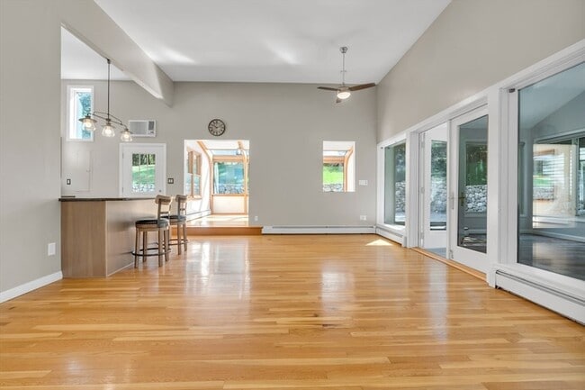 Building Photo - 606 Springs Rd