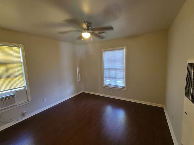 Building Photo - 1505 Alamo Ave