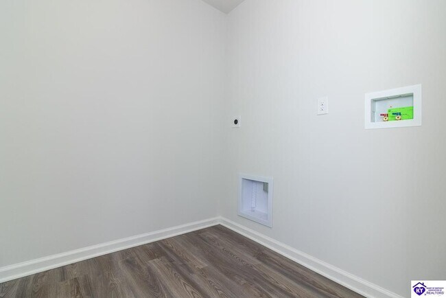 Building Photo - 104 Ashwood Ave