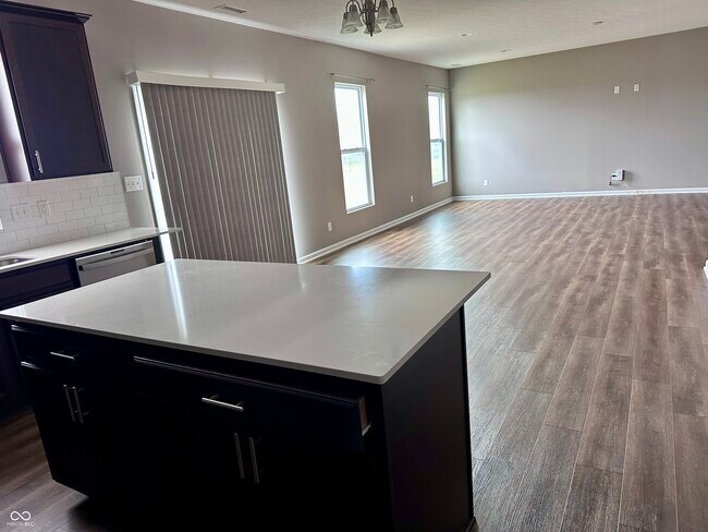 Building Photo - 5668 Grosbeak Dr