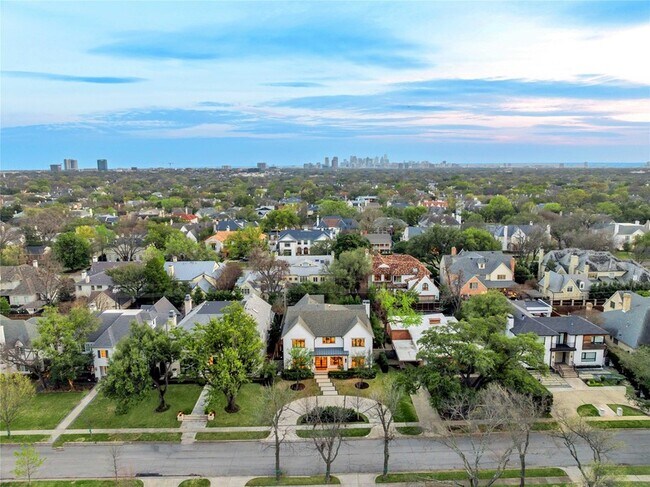 Building Photo - 3537 Villanova St