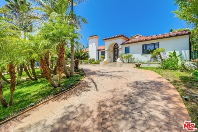Building Photo - 114 S Layton Dr