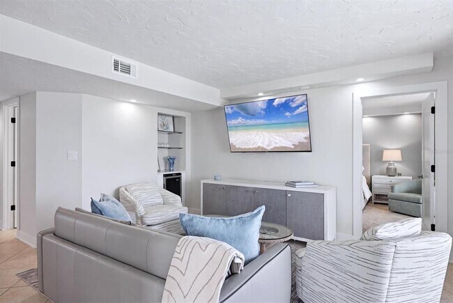 Building Photo - 4401 Gulf of Mexico Dr