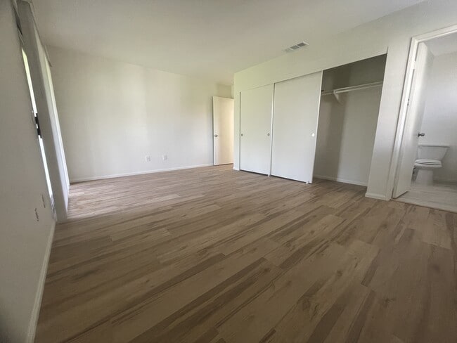 Building Photo - 2215 K Ave