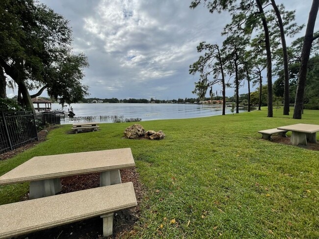 Building Photo - Spacious & Bright Lakeside with Private Ba...