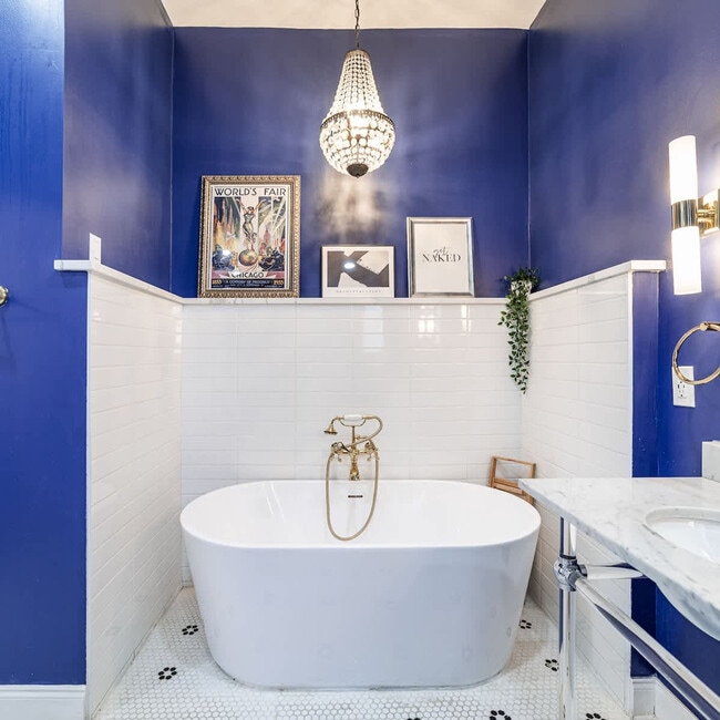 Building Photo - 2113 W Grand Ave