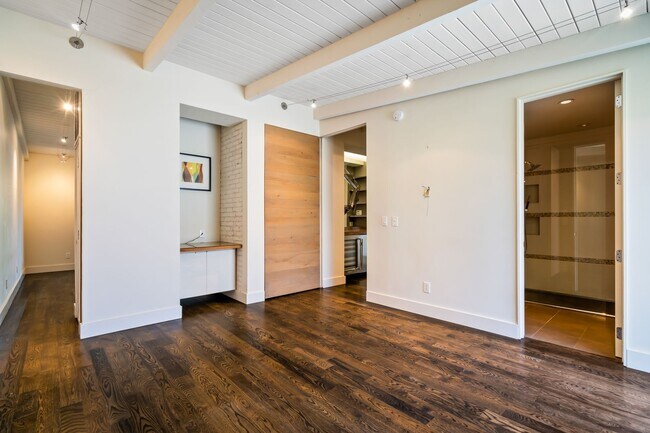 Building Photo - 2/2 with carport - fenced backyard