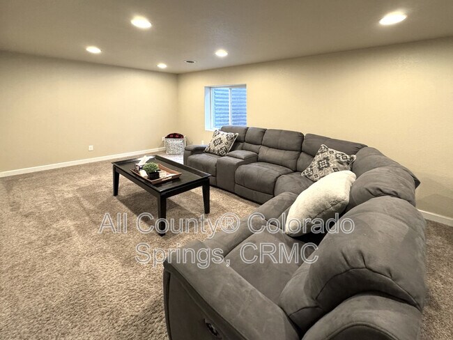 Building Photo - 8456 Hardwood Cir