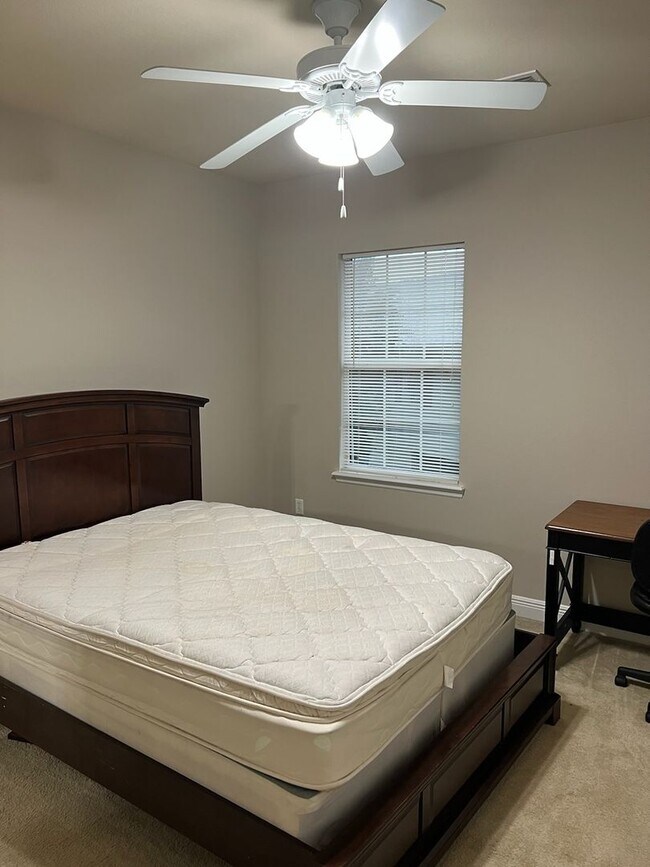 Building Photo - C2954-61 Chase Hollow