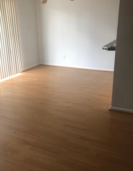 Building Photo - 4732 Belleview Ave