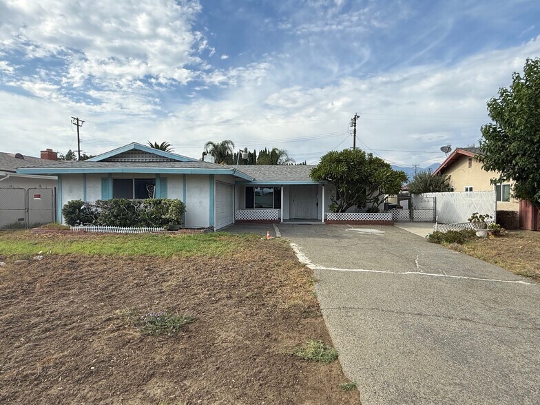 Primary Photo - 4980 Lincoln Ave