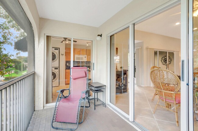 Building Photo - 6488 Via Regina