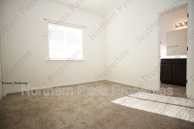 Building Photo - 14380 Tobe Davis Dr