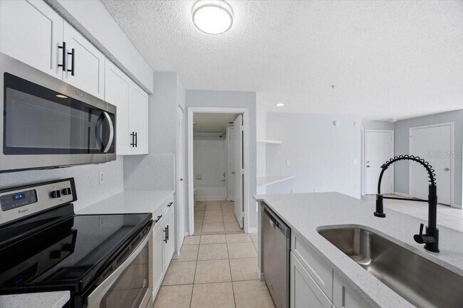Building Photo - 2213 Grand Cayman Ct
