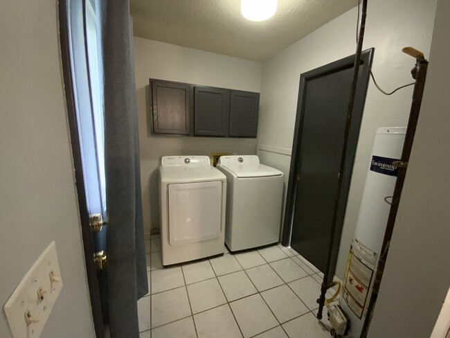 Building Photo - 921 Blue Ridge Dr