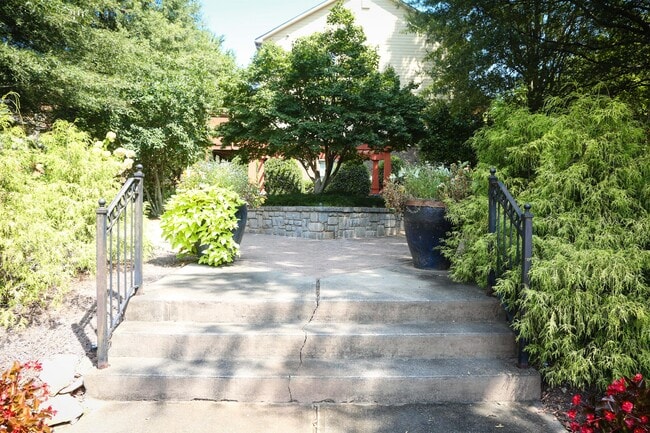 Building Photo - 851 Stratum Way SE