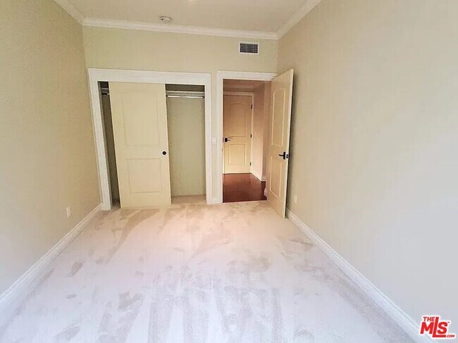 Building Photo - 1135 S Shenandoah St