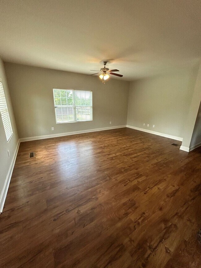Building Photo - PRE-LEASING FOR AUGUST 2026!