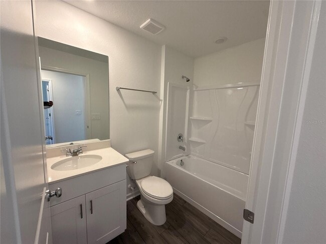 Building Photo - 3081 NE 38th St