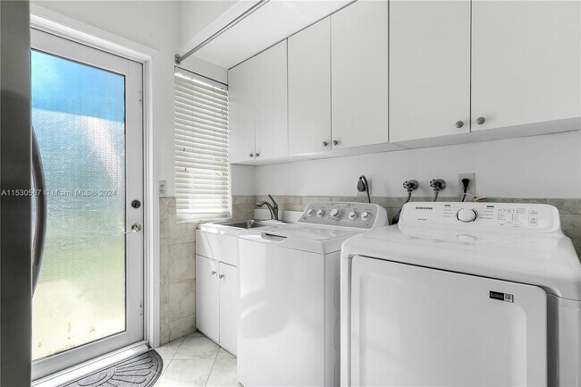 Building Photo - 8700 SW 153rd Terrace