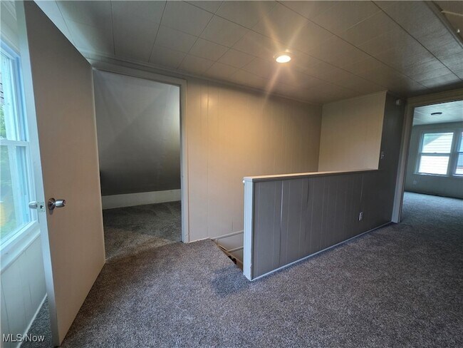 Building Photo - 859 E Avondale Ave