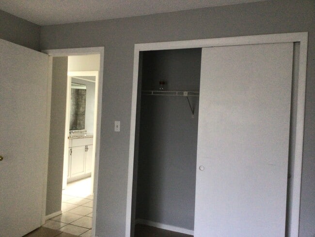 Building Photo - 1-Story Home.. 4 bedroom 2 bath home
