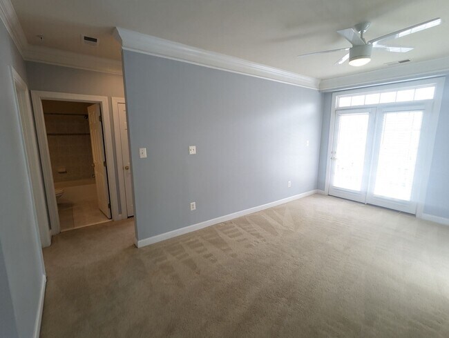 Building Photo - Two level condo in URBANA School District ...