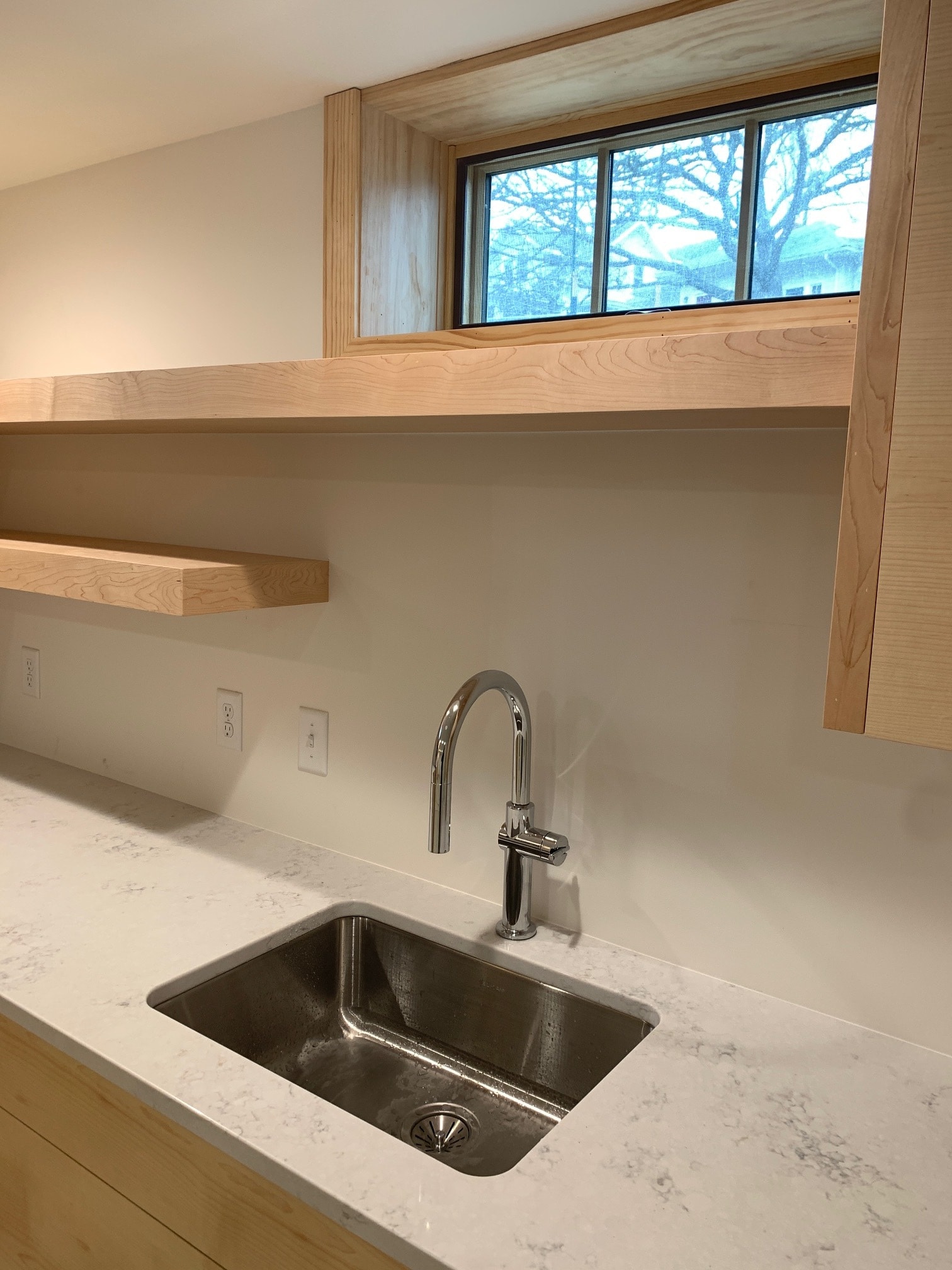 Touchless kitchen fuacet & deep sink - 4334 Drew Ave S