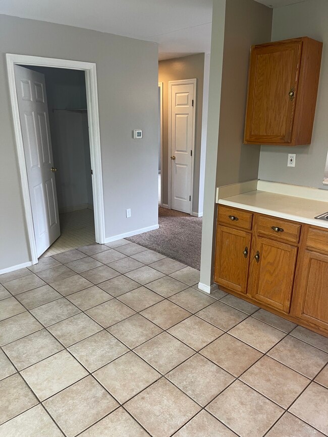 Building Photo - 6320 E Miami River Rd