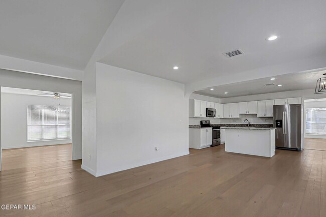 Building Photo - 4828 Ballerina Dr