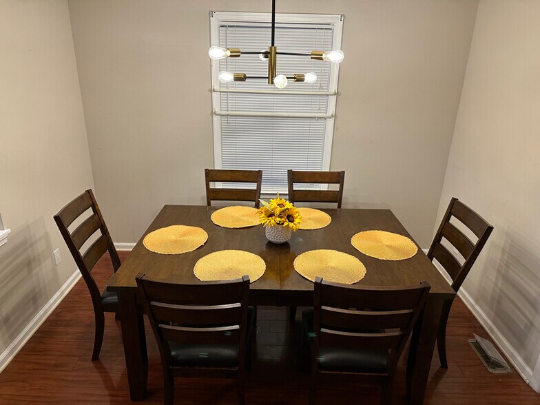 Building Photo - 31 Tyne Dr