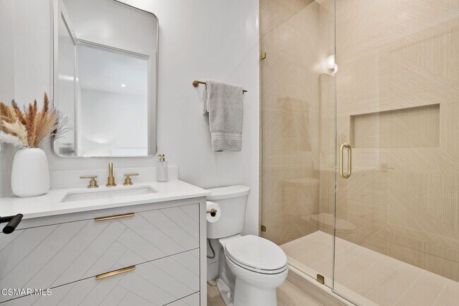 Building Photo - 697 Via Cielito