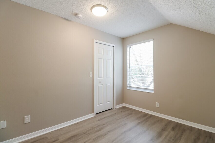Building Photo - 732 Cape Cod Cir
