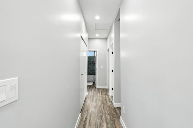 Building Photo - Coastal 3-Bedroom 2-Bathroom House with Hu...