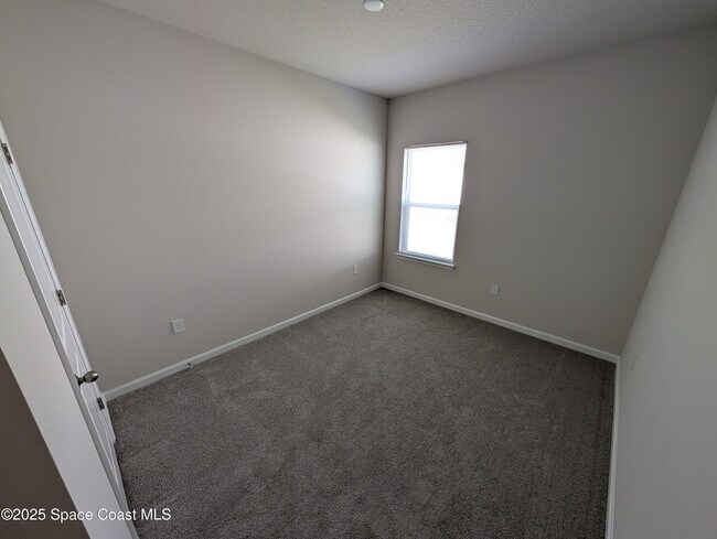 Building Photo - 2504 Landing Dr