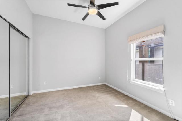 Building Photo - 2 bedroom in Seattle WA 98109